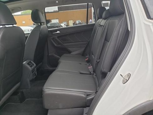 Used 2023 Volkswagen Tiguan SE w/ Panoramic Sunroof Package AWD/4WD image 12