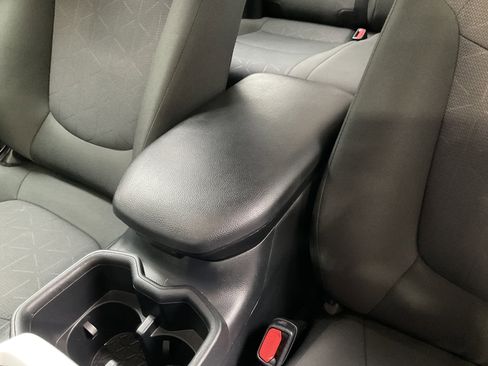 Used 2025 Toyota RAV4 XLE image 19