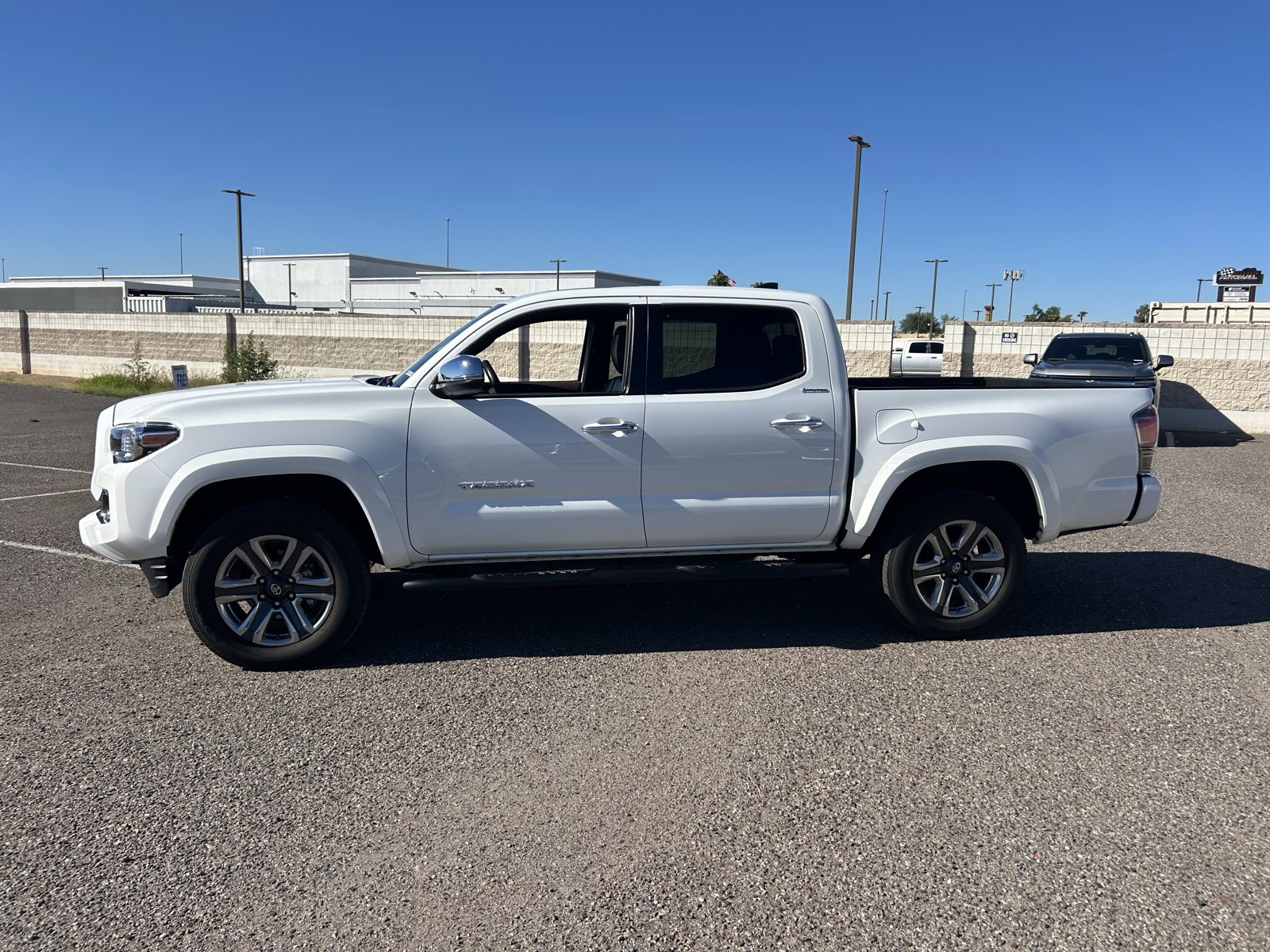 Used 2017 Toyota Tacoma Limited w/ Tow Package AWD/4WD image 2