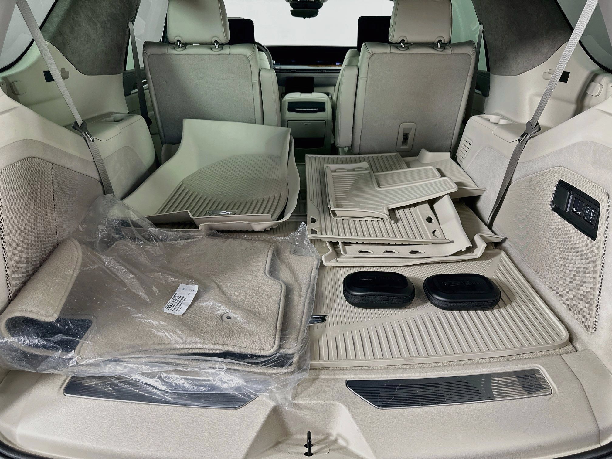 Used 2025 Cadillac Escalade Sport Platinum w/ LPO, ONYX Package AWD/4WD image 30