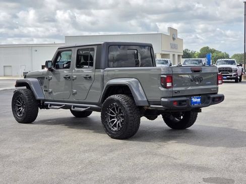 Used 2023 Jeep Gladiator Sport AWD/4WD image 5