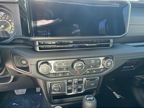 New 2026 Jeep Wrangler Unlimited Sahara AWD/4WD image 28