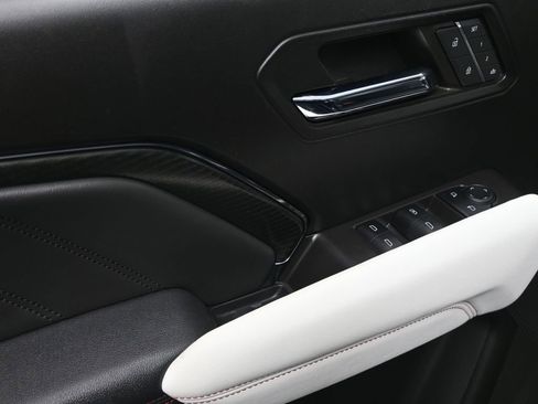 Used 2024 GMC Canyon AT4X image 33