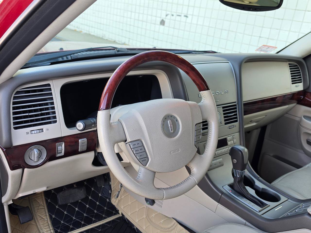 Used 2004 Lincoln Aviator AWD image 12