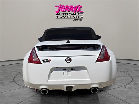 Used 2016 Nissan 370Z Touring image 4