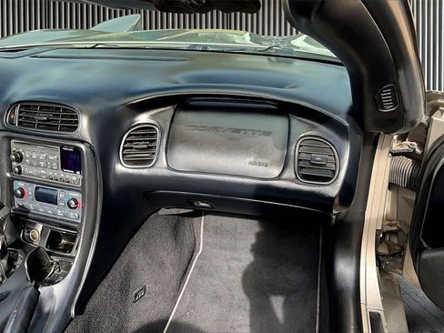 Used 2002 Chevrolet Corvette Convertible w/ Preferred Equipment Group2 image 16