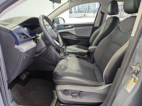 Certified 2023 Volkswagen Taos SE w/ Panoramic Sunroof Package FWD image 16