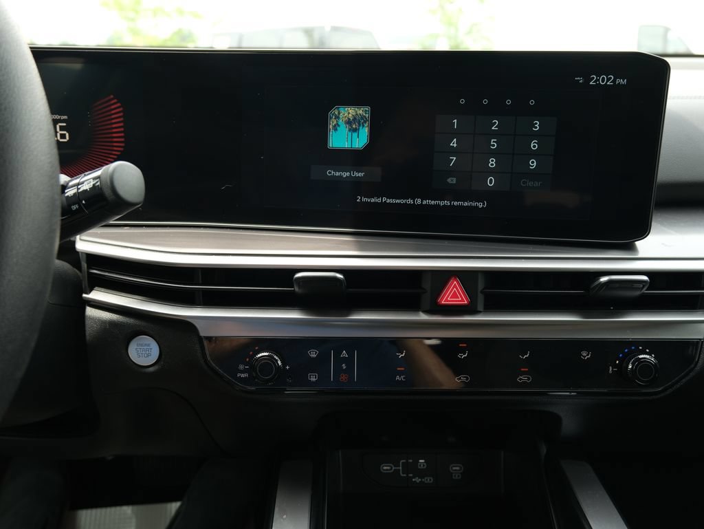 Used 2025 Kia Sorento LX FWD image 18