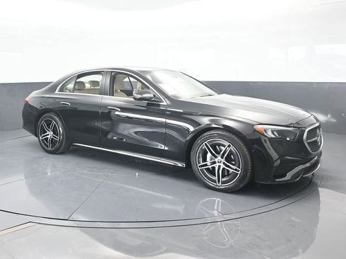 Used 2025 Mercedes-Benz E 350 4MATIC Sedan image 8