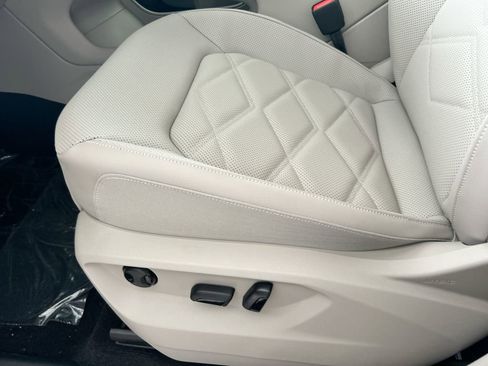 Used 2026 Volkswagen Atlas SE image 12