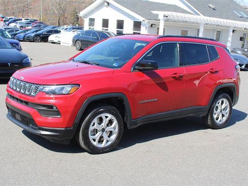 Used 2025 Jeep Compass Latitude w/ Convenience Group image 4