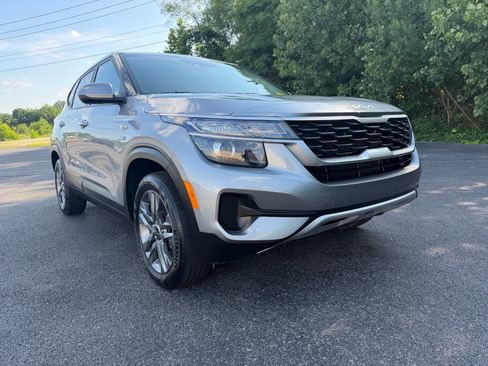 Used 2023 Kia Seltos LX AWD/4WD image 3