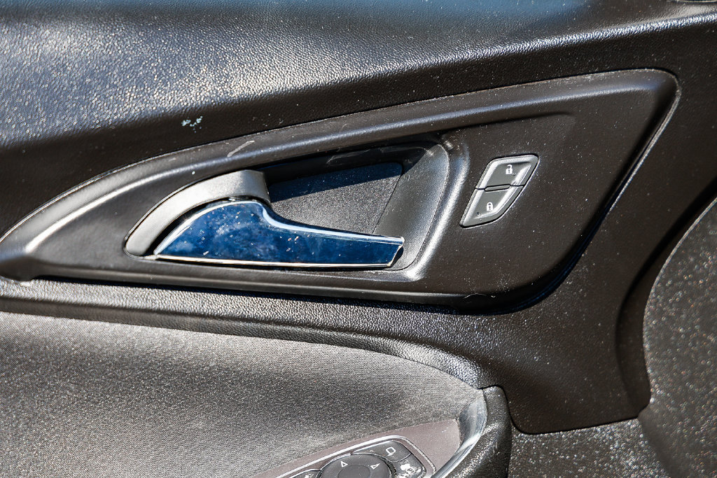 Used 2020 Chevrolet Malibu LT FWD image 40