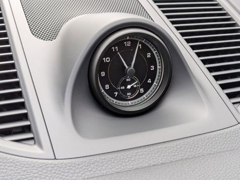 New 2026 Porsche Macan image 22