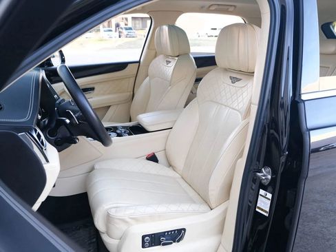 Used 2018 Bentley Bentayga image 23