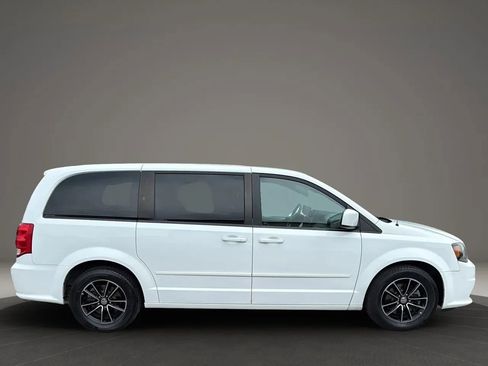 Used 2015 Dodge Grand Caravan R/T image 4
