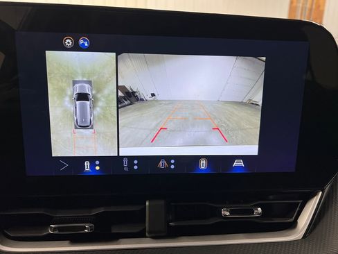 Certified 2025 Chevrolet Equinox LT w/ Safety and Technology Package AWD/4WD image 25