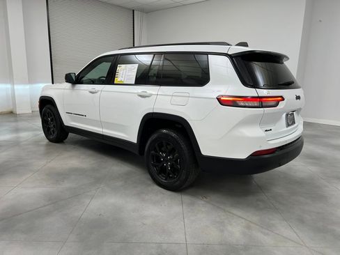 Used 2024 Jeep Grand Cherokee L Laredo image 5