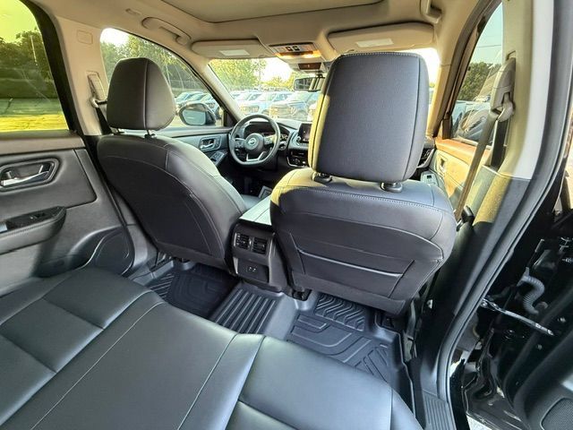 Used 2023 Nissan Rogue SL AWD/4WD image 9
