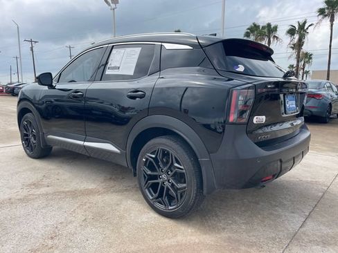 Used 2025 Nissan Kicks SR AWD/4WD image 3
