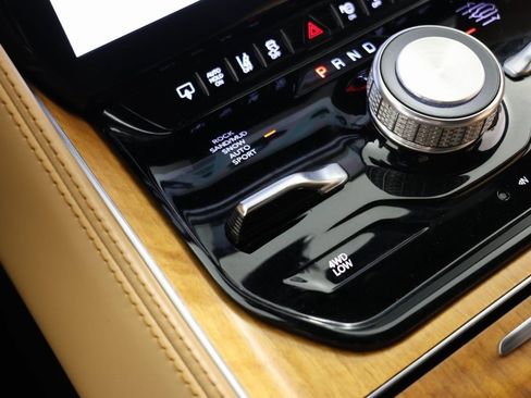 Used 2022 Jeep Grand Wagoneer Series III w/ Rear Seat Video Group 1 image 19