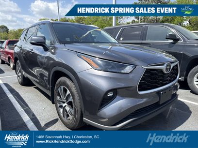 Used 2022 Toyota Highlander XLE