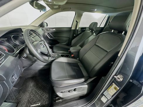 Used 2020 Volkswagen Tiguan SE w/ Panoramic Sunroof Package FWD image 13