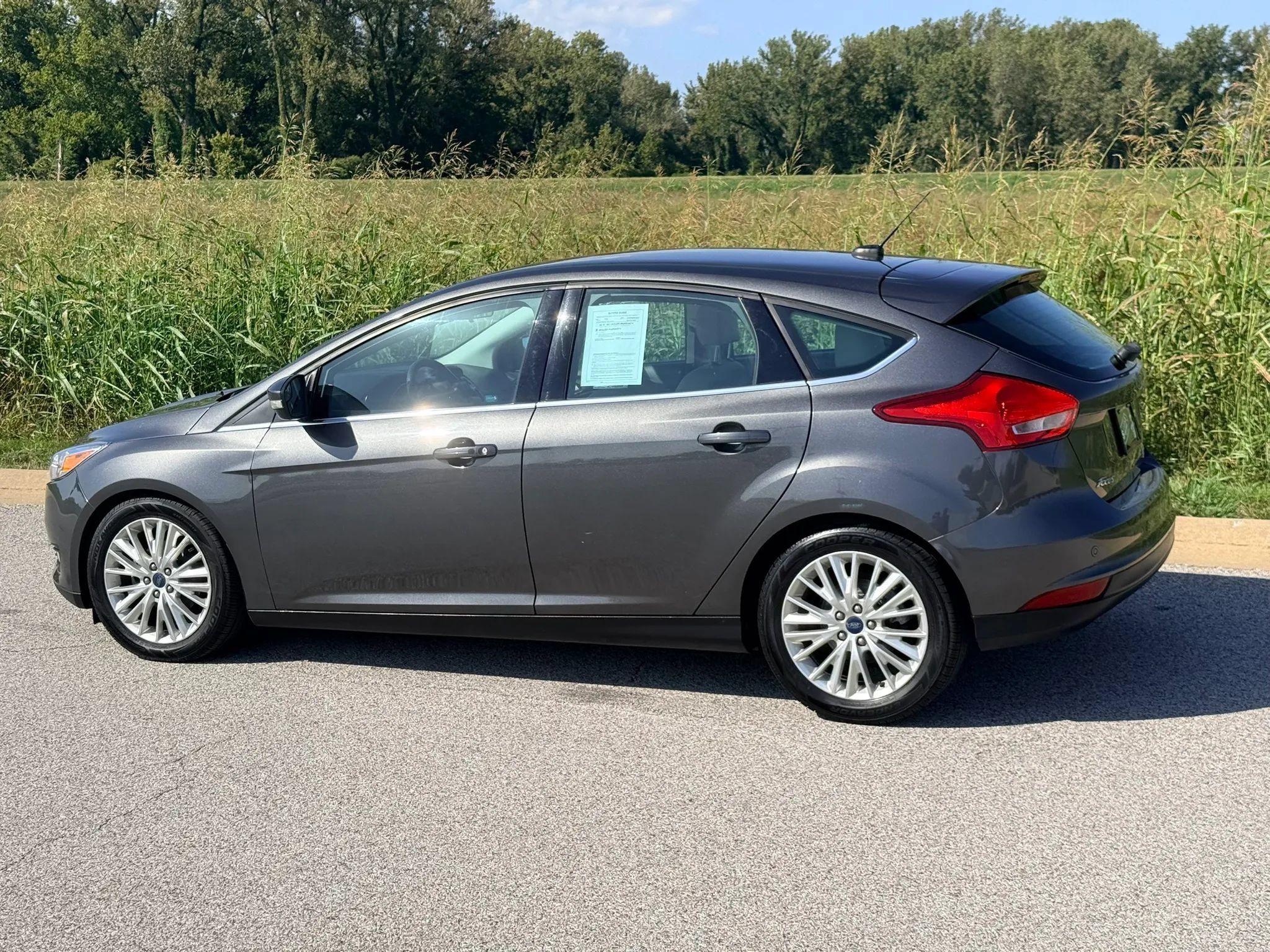 Used 2016 Ford Focus Titanium FWD image 13