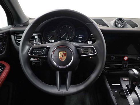 Certified 2025 Porsche Macan image 25