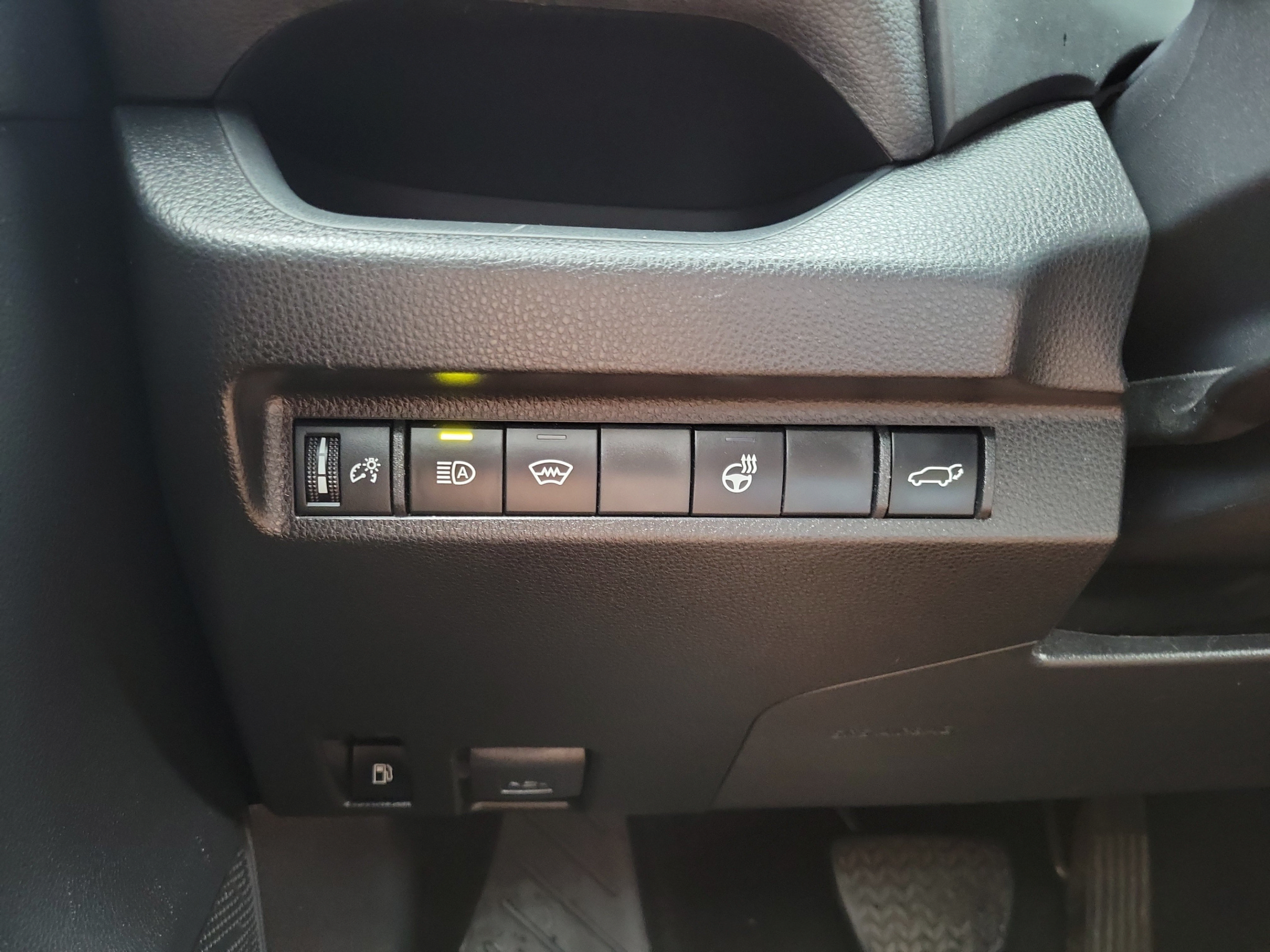 Used 2024 Toyota RAV4 SE w/ Convenience Package AWD/4WD image 11