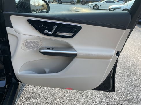 Used 2024 Mercedes-Benz GLC 300 4MATIC image 45