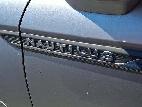 Used 2022 Lincoln Nautilus AWD w/ Premium Package image 11