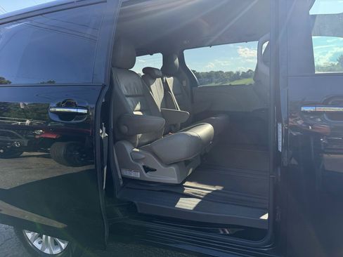 Used 2017 Toyota Sienna XLE w/ XLE Navigation Package FWD image 25