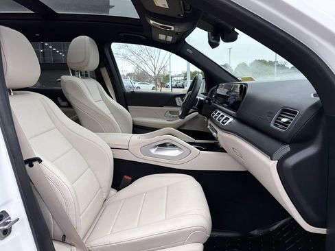 Used 2024 Mercedes-Benz GLS 450 4MATIC image 28
