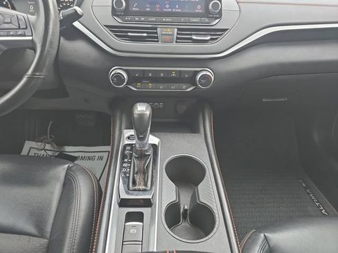 Used 2022 Nissan Altima 2.5 SR w/ Midnight Edition Package AWD/4WD image 3