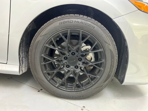 Used 2020 Toyota Camry LE image 12