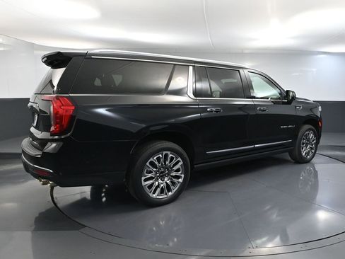 Used 2023 GMC Yukon XL Denali Ultimate AWD/4WD image 6