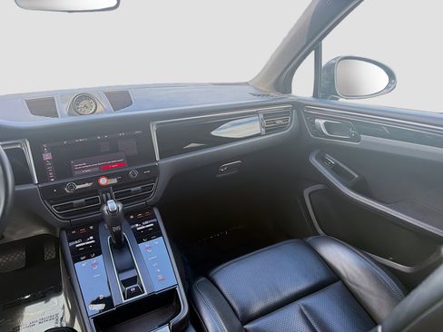 Used 2023 Porsche Macan image 19