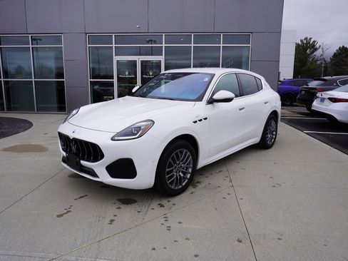 Used 2024 Maserati Grecale GT image 3