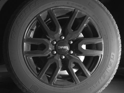 Used 2025 GMC Sierra 1500 Elevation RWD image 9