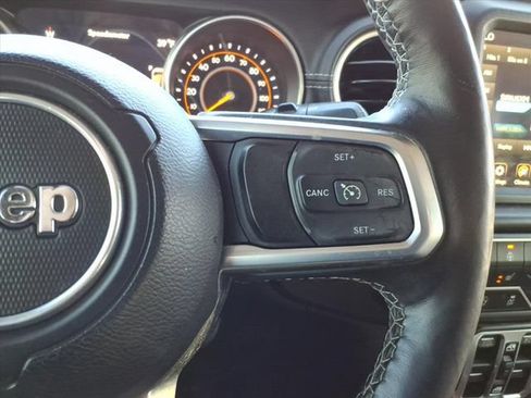 Used 2018 Jeep Wrangler Unlimited Sahara AWD/4WD image 38