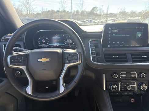 Used 2024 Chevrolet Suburban LT image 12