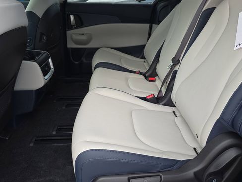 New 2026 Kia Carnival EX FWD image 17