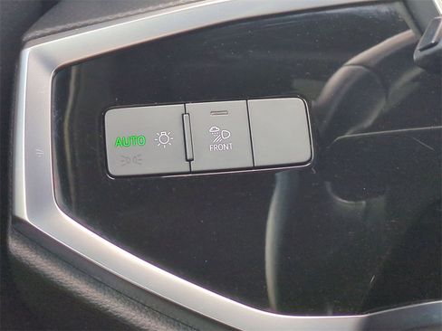 Used 2024 Audi Q3 2.0T Premium image 17