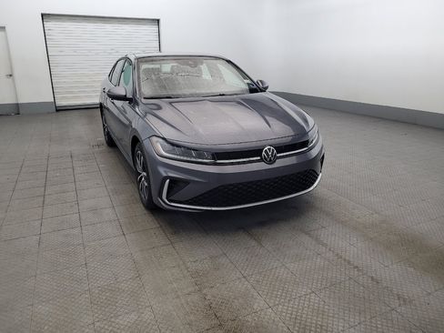 Used 2025 Volkswagen Jetta SE FWD image 14