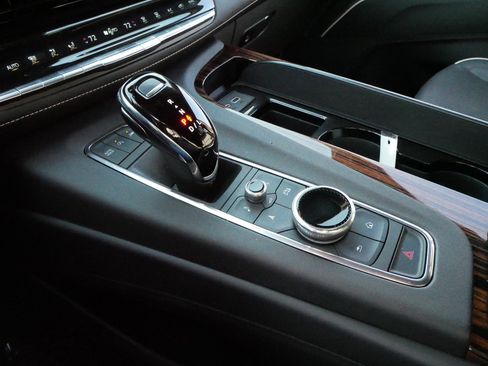 Certified 2023 Cadillac Escalade Premium Luxury image 24