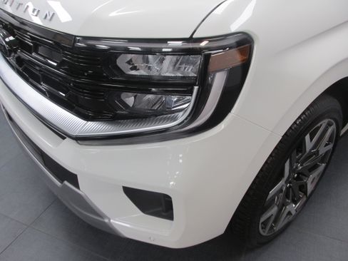 New 2025 Ford Expedition Platinum w/ Platinum Ultimate Package image 8
