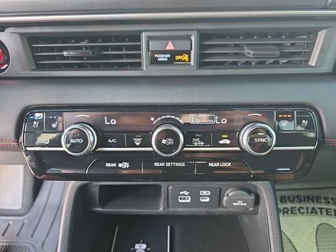 Used 2025 Honda Pilot Black Edition image 23