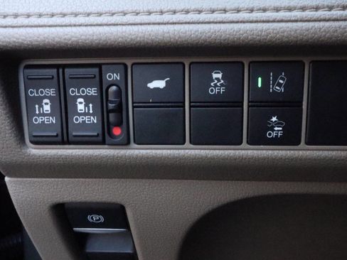 Used 2018 Honda Odyssey EX-L image 24