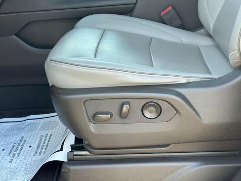 Used 2022 GMC Yukon SLT w/ SLT Premium Package image 21